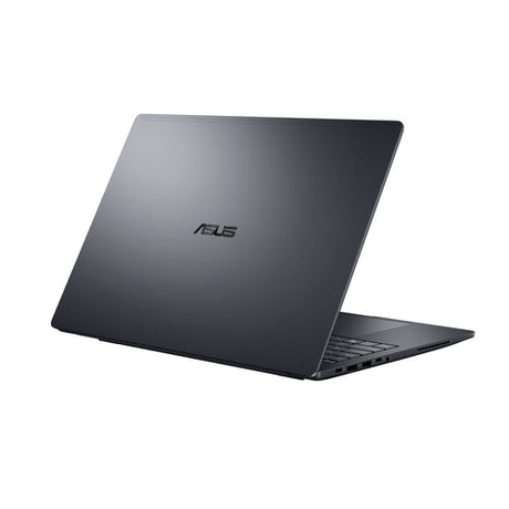 ASUS ExpertBook B3605CAA-PL0372X – set skråt forfra (vinkel 2); tastaturlayout illustrativt