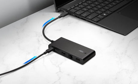 ASUS Dual 4K USB-C Dock DC201 – illustreret i brug (vinkel 3)