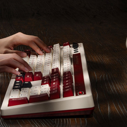 8BitDo Retro 108 Mechanical Keyboard Fami Edition – Tastatur i brug