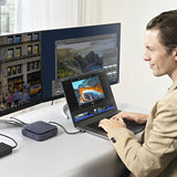 j5create JCD3196-N – dual HDMI-dock, mørkeblå – Arbejdsplads med skærm som eksempel