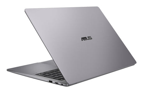 ASUS ExpertBook P5 G2 P5605CAA-PL0217X Copilot+ PC – set skråt forfra (vinkel 3); tastaturlayout illustrativt