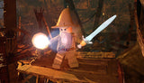 LEGO The Hobbit – Gandalf med sværd og lys i en spilscene