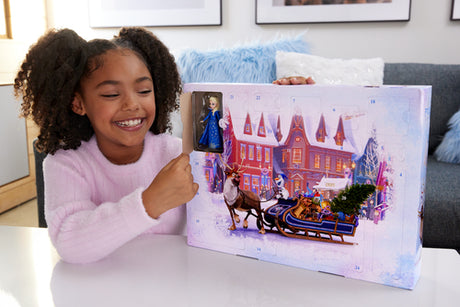 Disney Frozen julekalender – Anna, Elsa og tilbehør – HWX20 – kalenderen i brug
