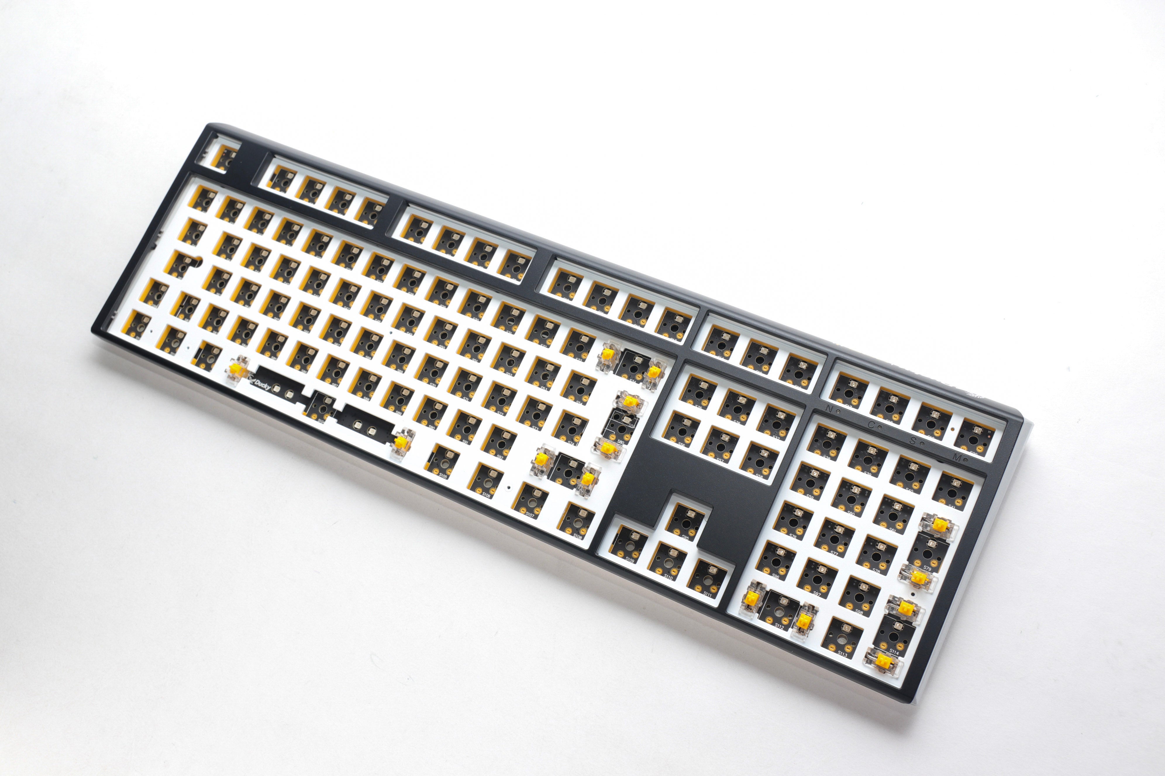 Ducky One 3 - Hot Swap ISO Barebone Schwarz - Volle Größe - RGB - Ohne Schalter/Tastenkappen
