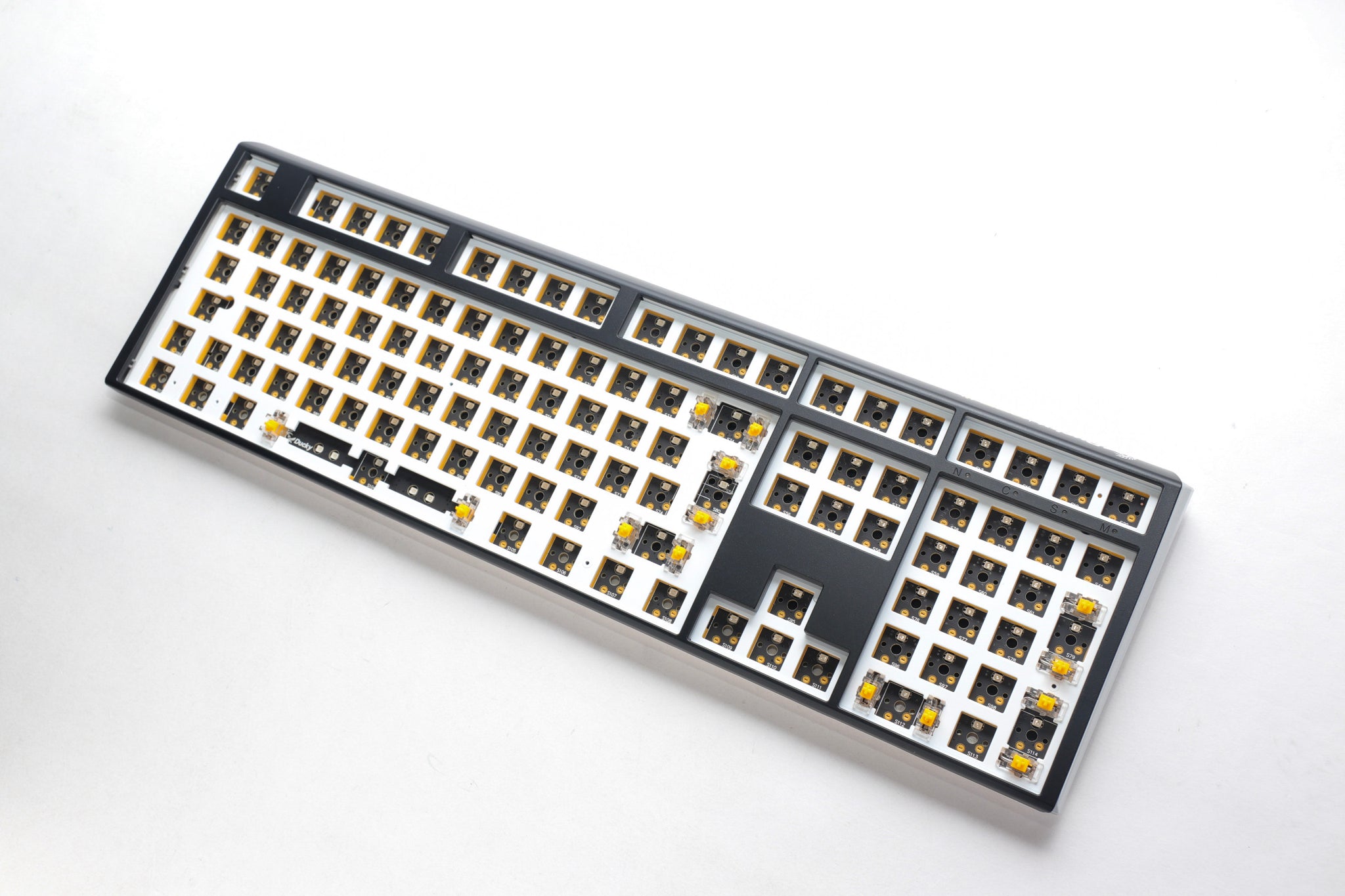 Ducky One 3 - Hot Swap ISO Barebone Schwarz - Volle Größe - RGB - Ohne Schalter/Tastenkappen