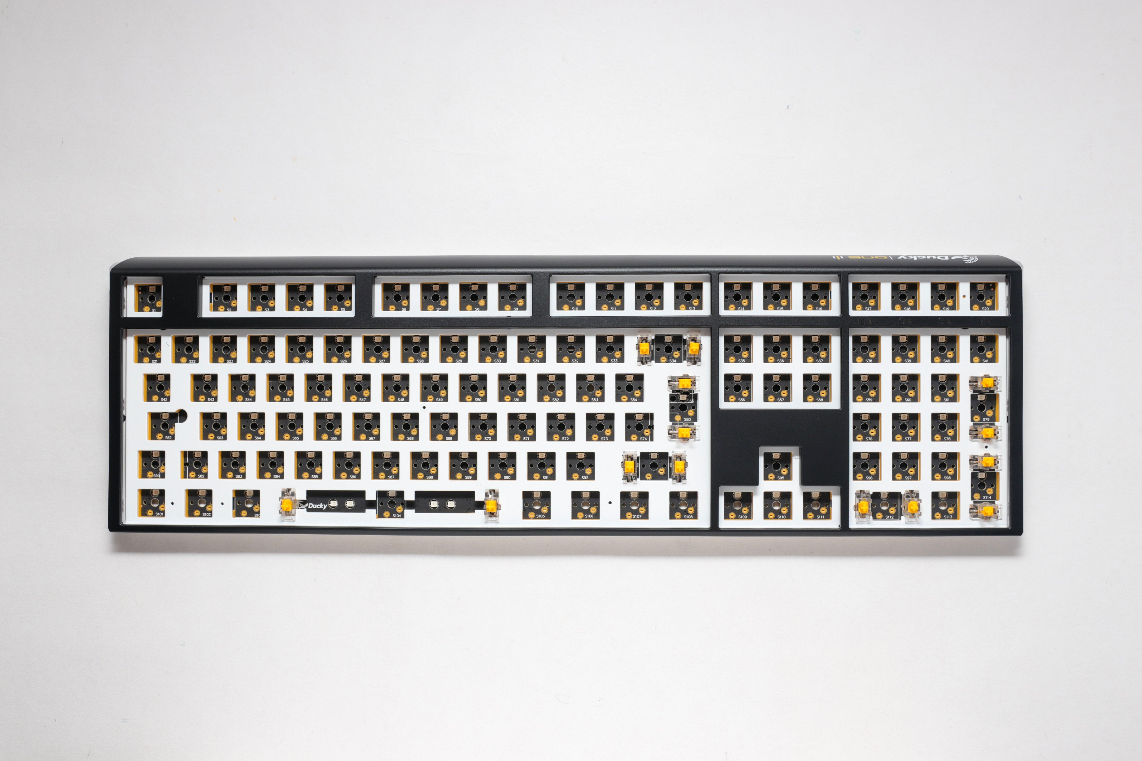 Ducky One 3 - Hot Swap ISO Barebone Schwarz - Volle Größe - RGB - Ohne Schalter/Tastenkappen