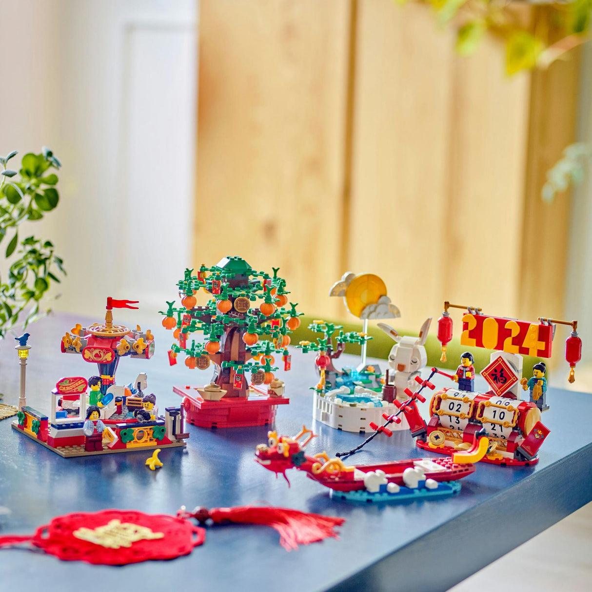 LEGO 40678 Iconic Holiday Calendar LEGO