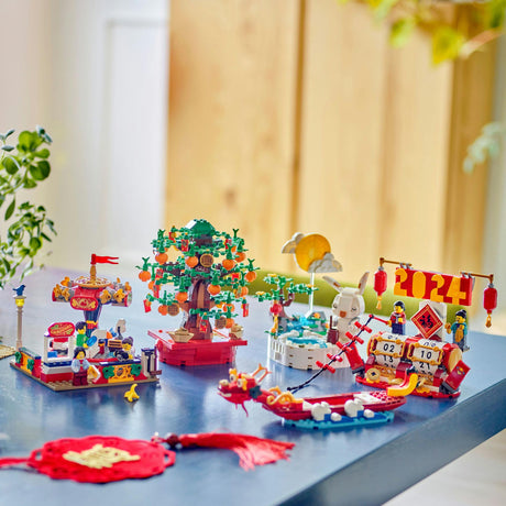 LEGO 40678 Iconic Holiday Calendar LEGO