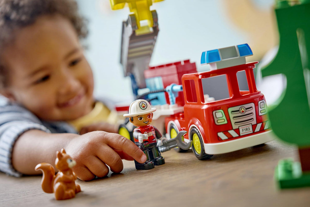 LEGO - DUPLO Town - Fire Engine with Hose and Firefighter (10473) LEGO