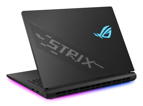 ASUS ROG Strix SCAR 18 G835LXG-TQ378W – set bagfra; tastaturlayout illustrativt