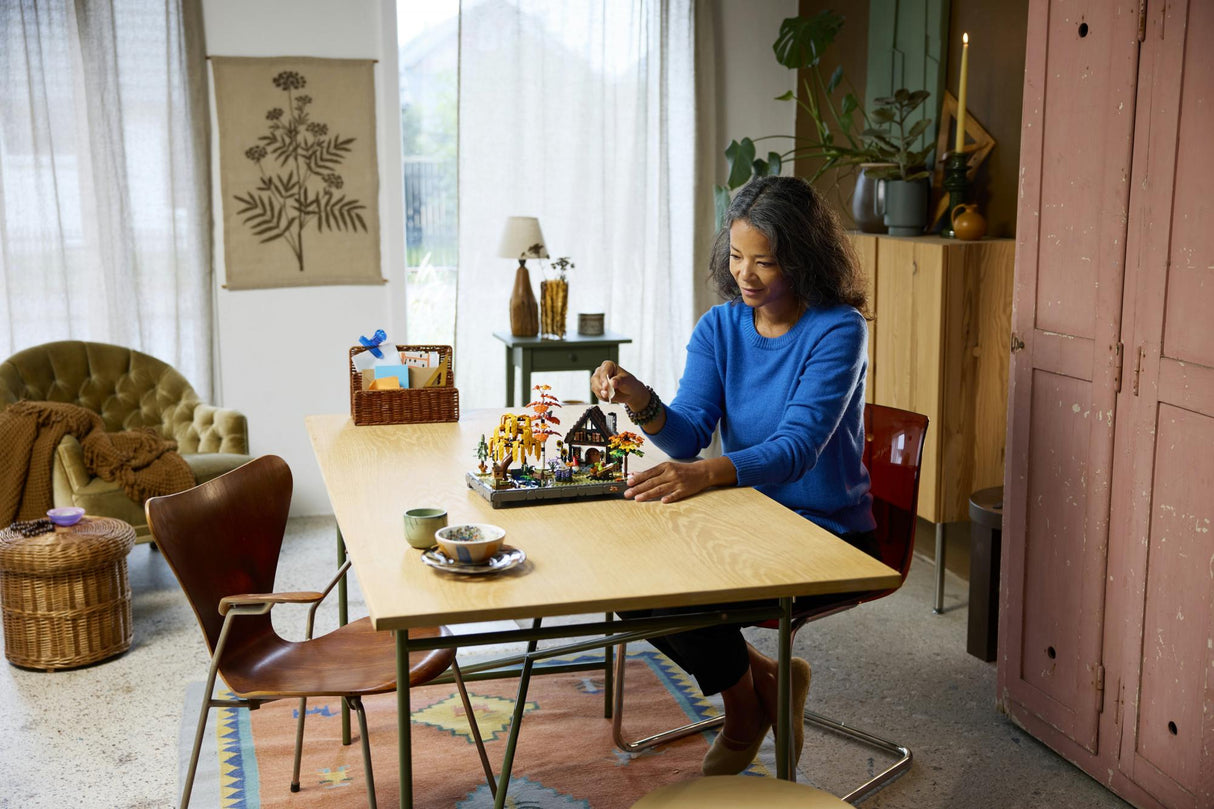 LEGO - Icons - Autumn Cottage Garden (11372). LEGO