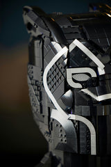 LEGO Marvel 76215 – Black Panther – nærbillede af maskens sølvfarvede mønstre