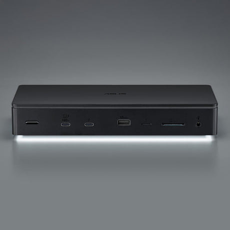 ASUS Master Thunderbolt 5 Dock DC510 – illustreret i brug (vinkel 2)