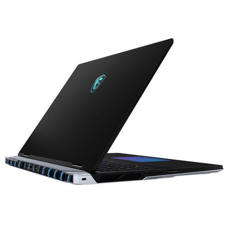 MSI Titan 18 HX A2WJ-1410FRY – bagside fra en anden vinkel