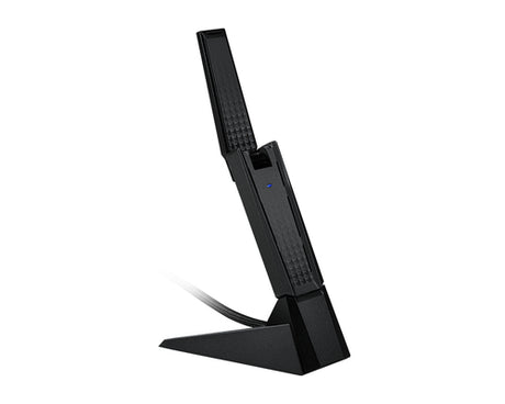 MSI AXE5400 adapteren placeret i holder