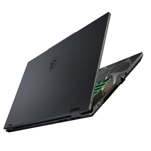 MSI Cyborg 17 B2RWFKG-001FR – låg og kabinet set skråt
