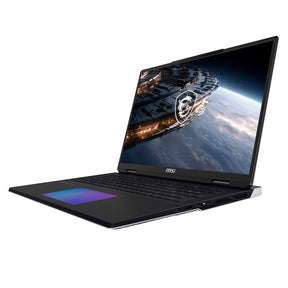 MSI Titan 18 HX A2WJ-1410FRY – åben computer set skråt forfra