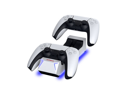 Nyko Charge Base – opladningsstation til PS5-controllere – produkt med kompatibelt udstyr vist som eksempel