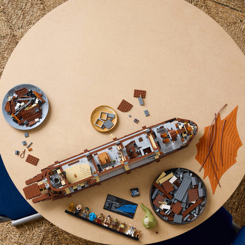 LEGO Star Wars 75397 – Jabbas sejlpram – sejlprammens åbne interiør under bygning set ovenfra