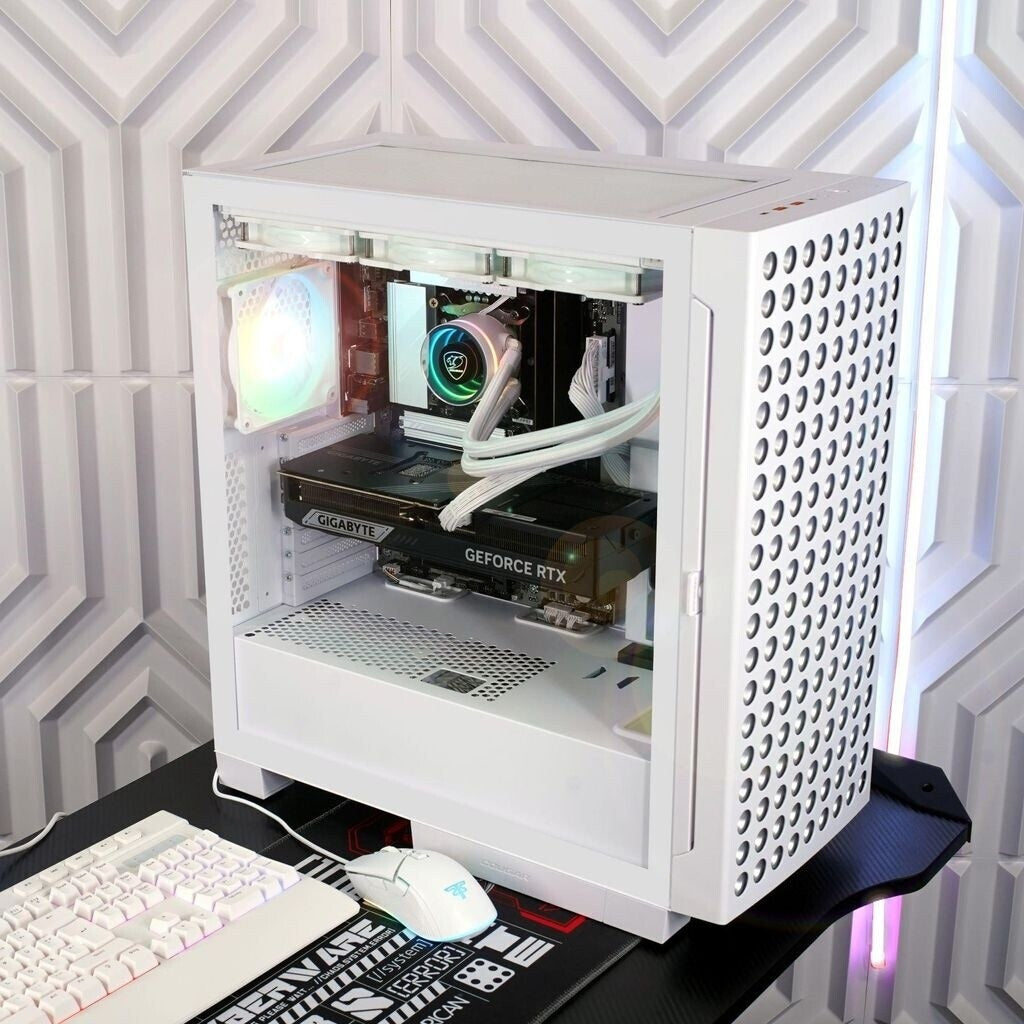 Hyrican COUGAR AIRFACE ECO WT 7548 RYZ7 9800X3D Wasserkühlung/64GB/2TBSSD/RTX5080/W11 Home – produktbillede