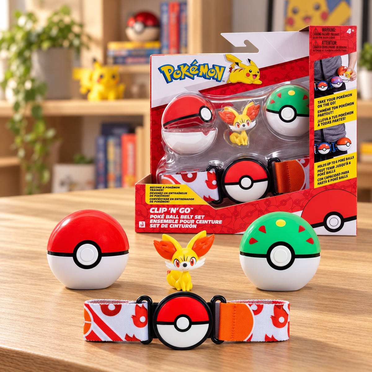 Pokémon Clip 'N' Go-bæltesæt – Fennekin – stemningsbillede, sættet indeholder ét bælte, én Fennekin-figur og to bolde