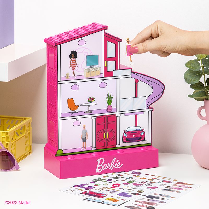 BARBIE DREAMHOUSE LYS MED KLISTERMÆRKER